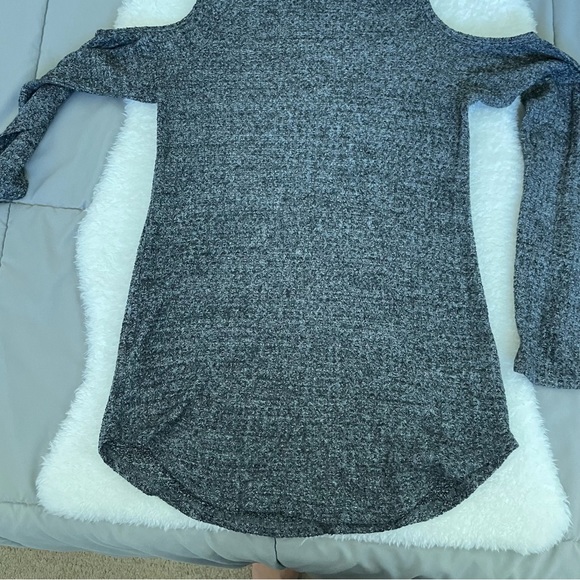 Decree Heather Gray Mock Turtleneck Cold Shoulder Knit Sweater - Picture 6 of 14